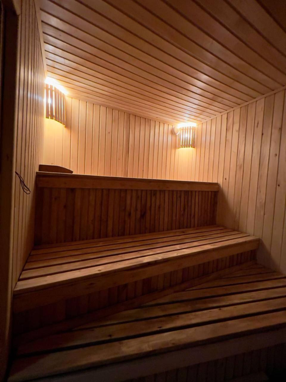 Спортохота Hotel Tjerkasy Eksteriør billede